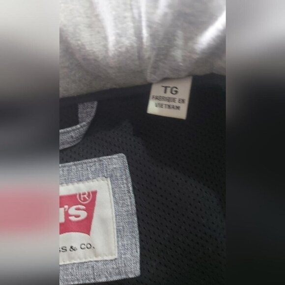 Levi’s Hooded Trucker Jacket Classic Streetwear Meets Utility Style - Picture 4 of 10